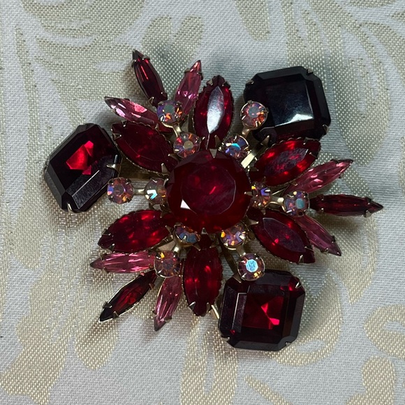 •vintage• red starburst brooch - Picture 7 of 9